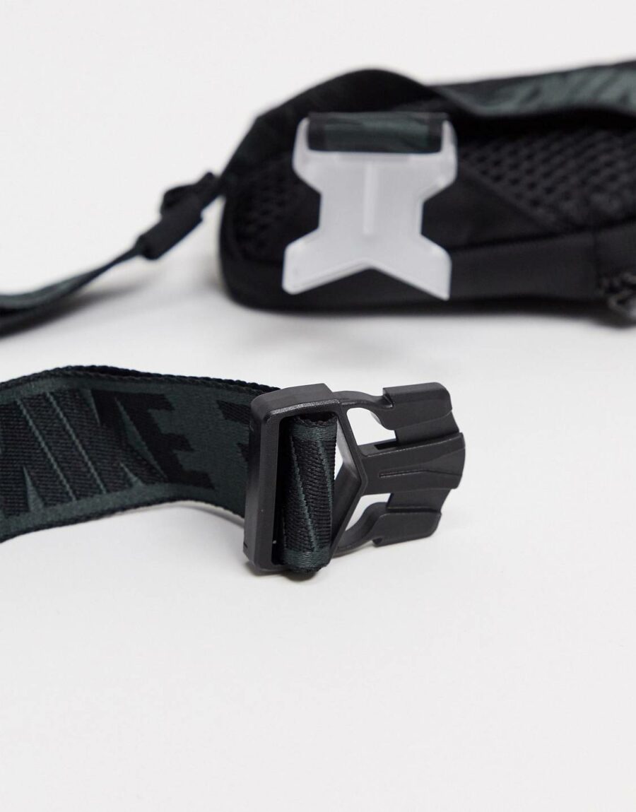 Nike Advance Crossbody Bag in Triple Black
