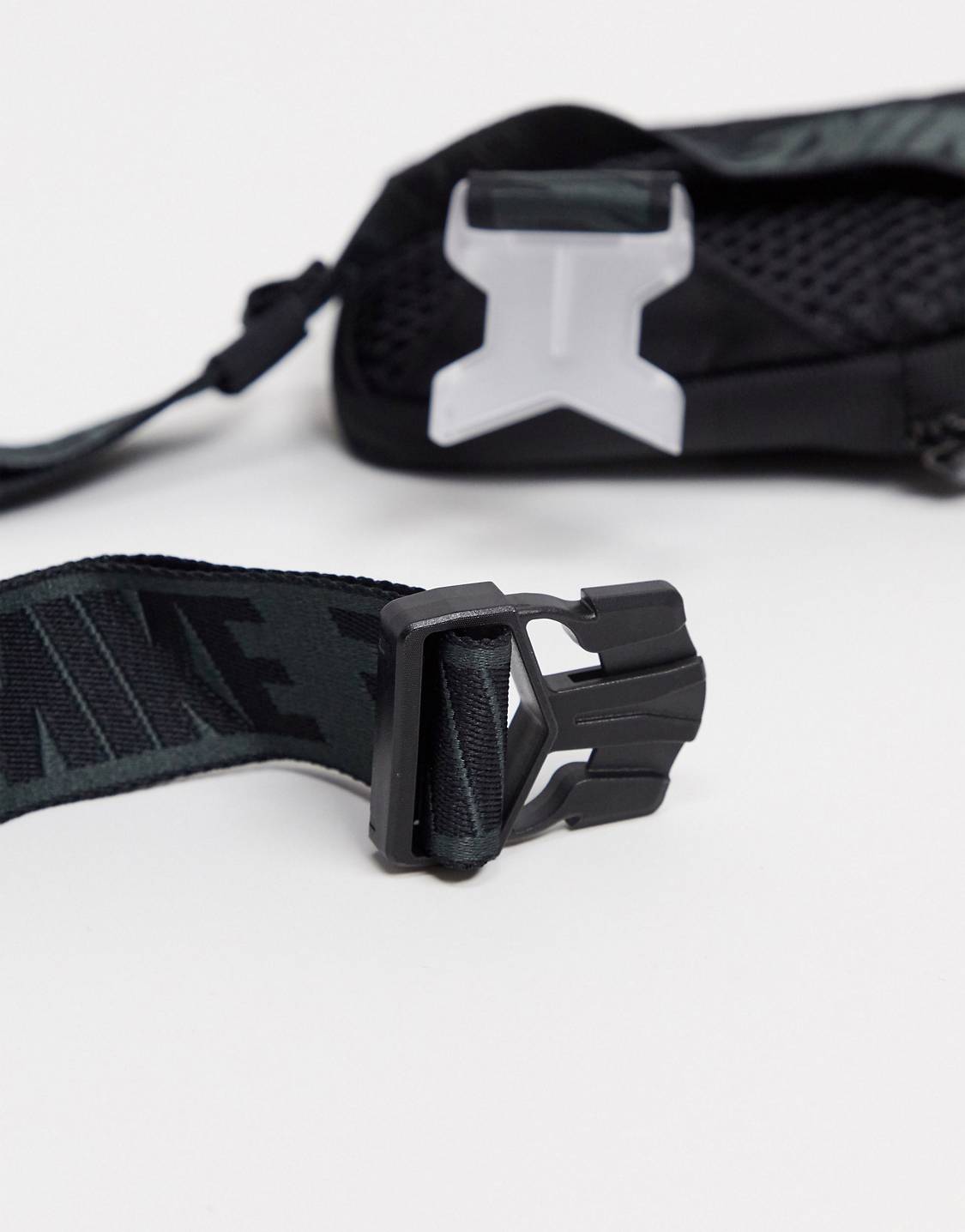 Nike Advance Crossbody Bag in Triple Black