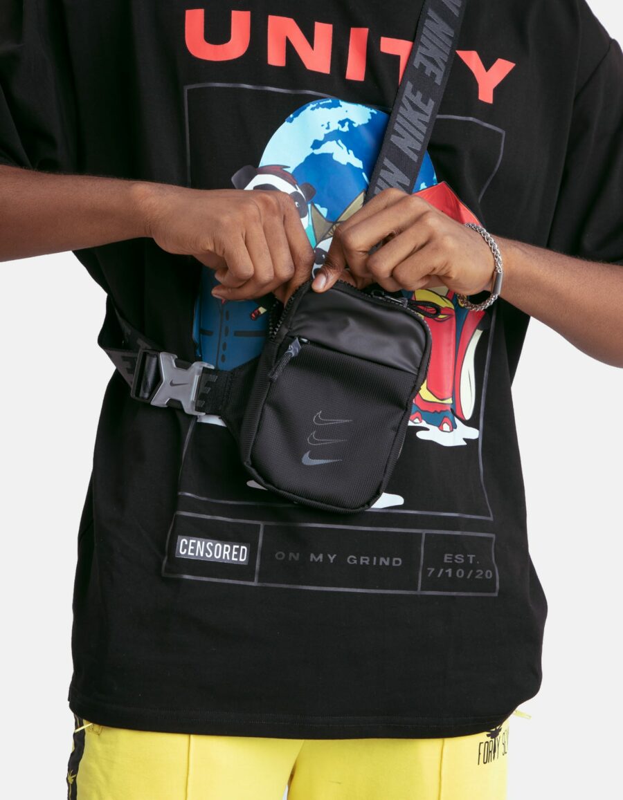 Nike Advance Crossbody Bag in Triple Black