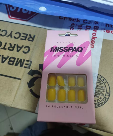 Miss Paq Color Press-On in Yellow