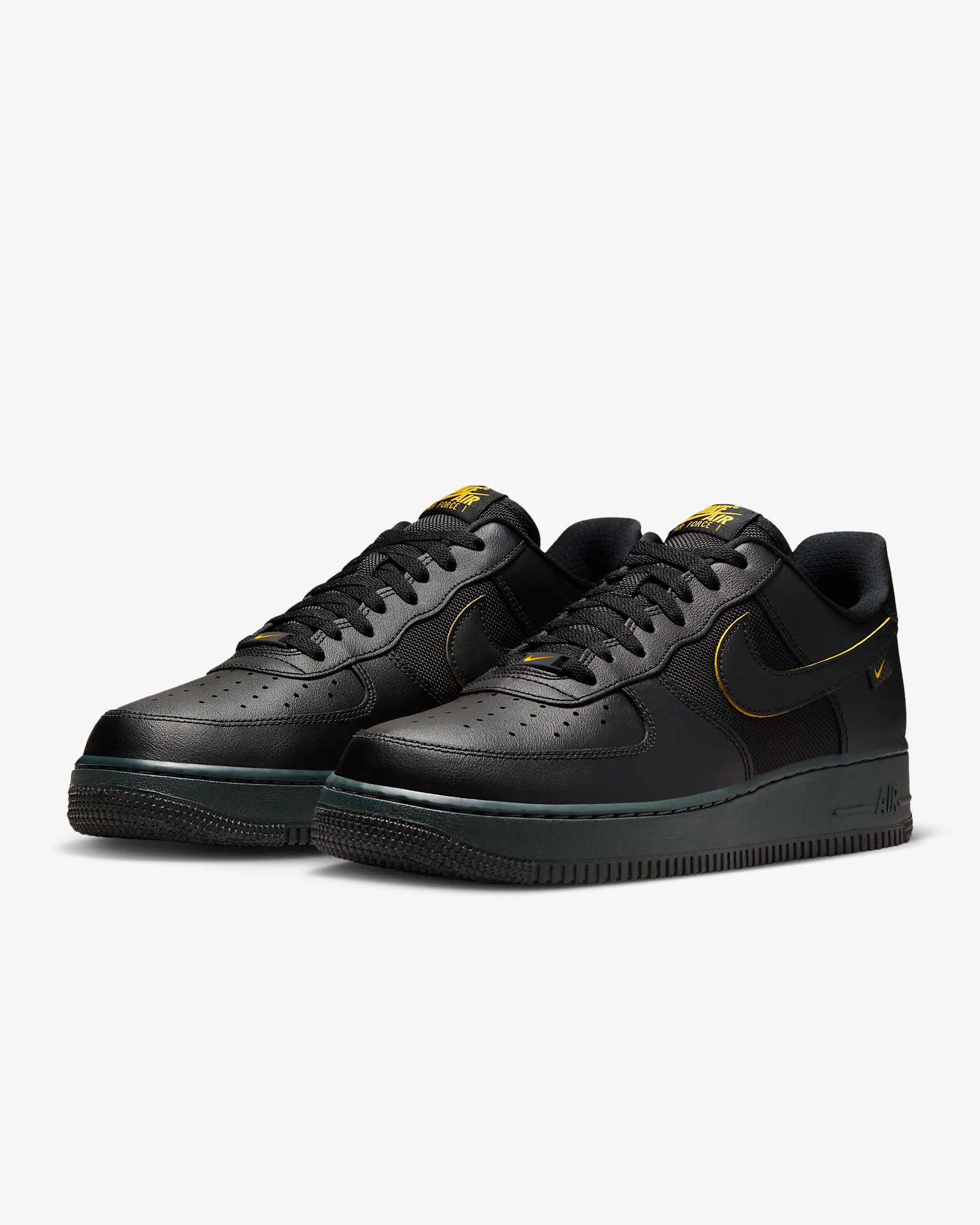 NIKE★WMNS AIR FORCE 1 '07 SE★STAIN BLACK/GOLD Nike Air Force 1 '07 